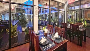 Breakfast, lunch and dinner served - The Bliss Angkor (Siem Reap)