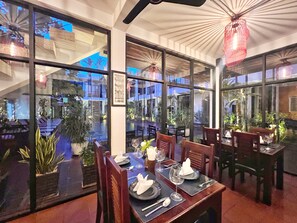 Breakfast, lunch and dinner served - The Bliss Angkor (Siem Reap)