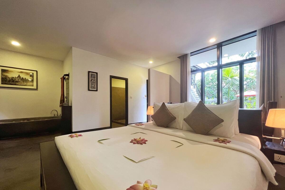 セーフティボックス (室内)、デスク、ノートパソコン用作業スペース、防音設備