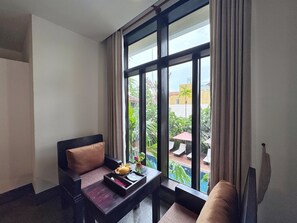 Deluxe-Doppelzimmer, Balkon, Poolblick | Ausblick vom Zimmer