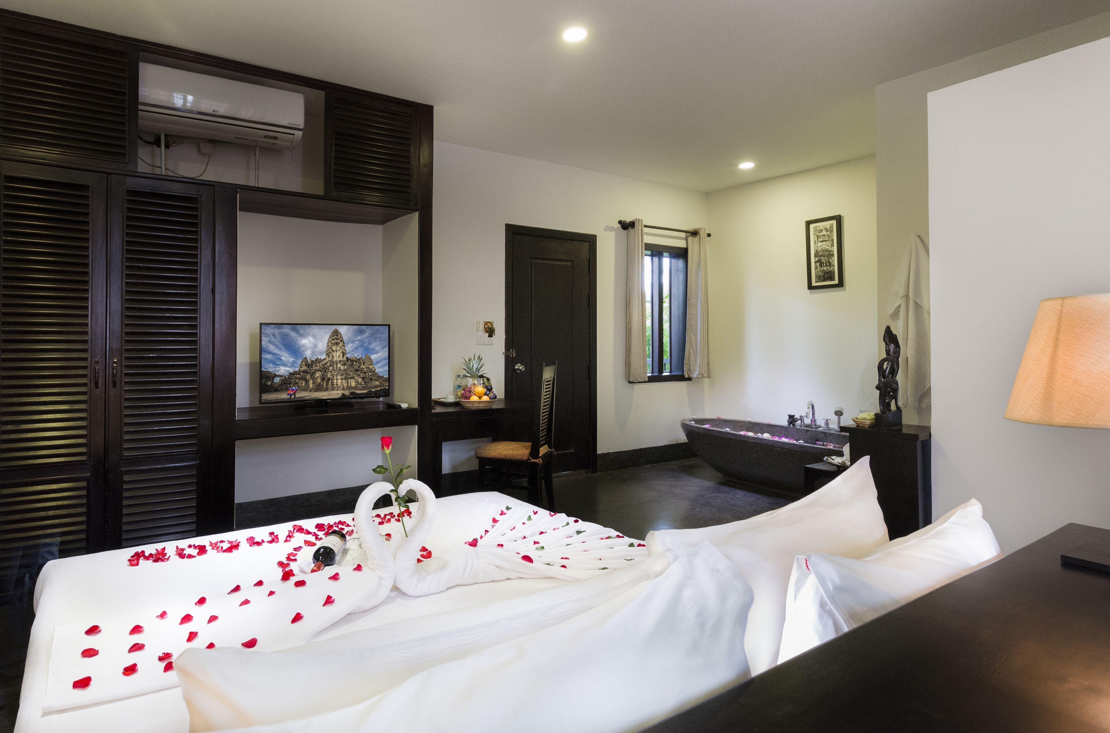 In-room safe, desk, laptop workspace, soundproofing