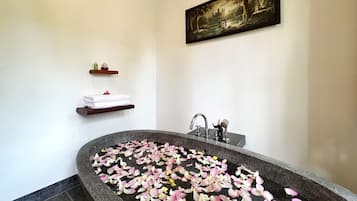 Separate tub and shower, deep soaking tub, eco-friendly toiletries