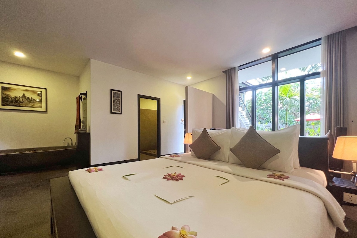 Premium bedding, memory foam beds, in-room safe, desk