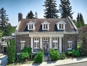 Le Manoir du Rocher B & B