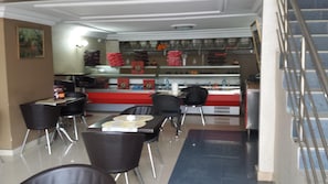 Breakfast, lunch, dinner served; Moroccan cuisine - Hotel Aswan (Oujda)