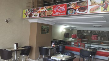 Café da manhã, almoço e jantar