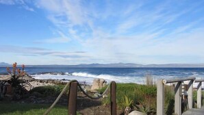View from property - Hermanus Whale View Beach House (Hermanus)