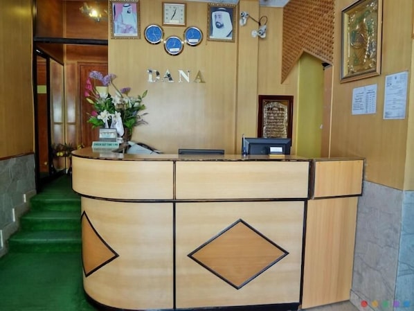 Quầy tiếp tân