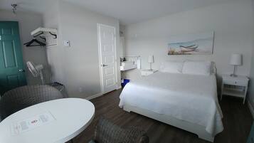 Superior Room, 1 Queen Bed, Private Bathroom, Lake View