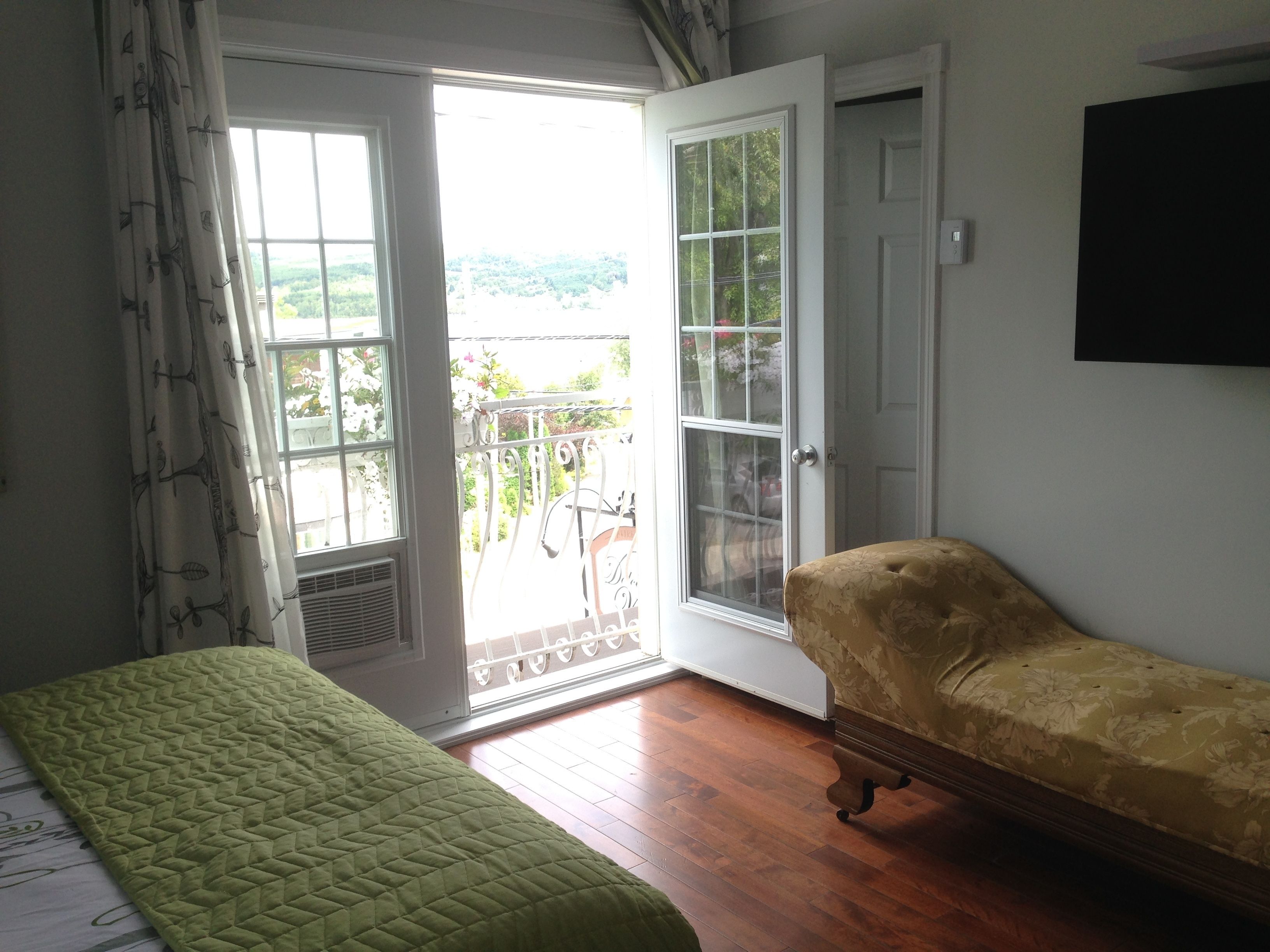 classic room, 1 queen bed (chambre 1) | view from room