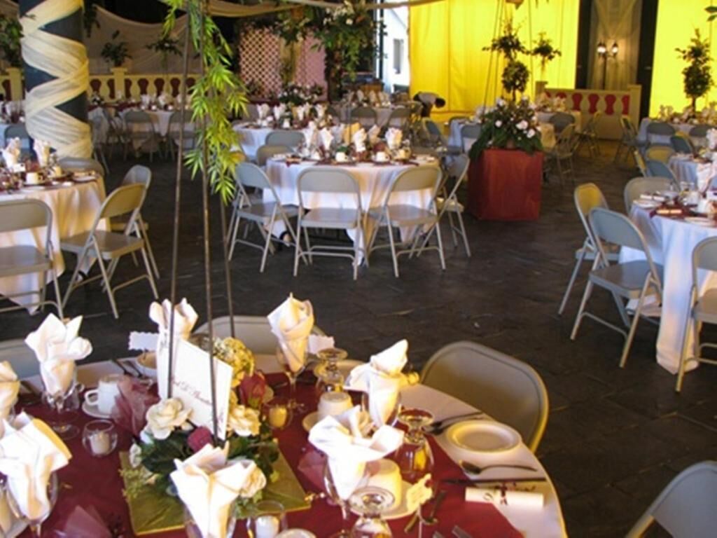 breakfast and dinner served