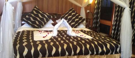 2 bedrooms, premium bedding, pillowtop beds, minibar