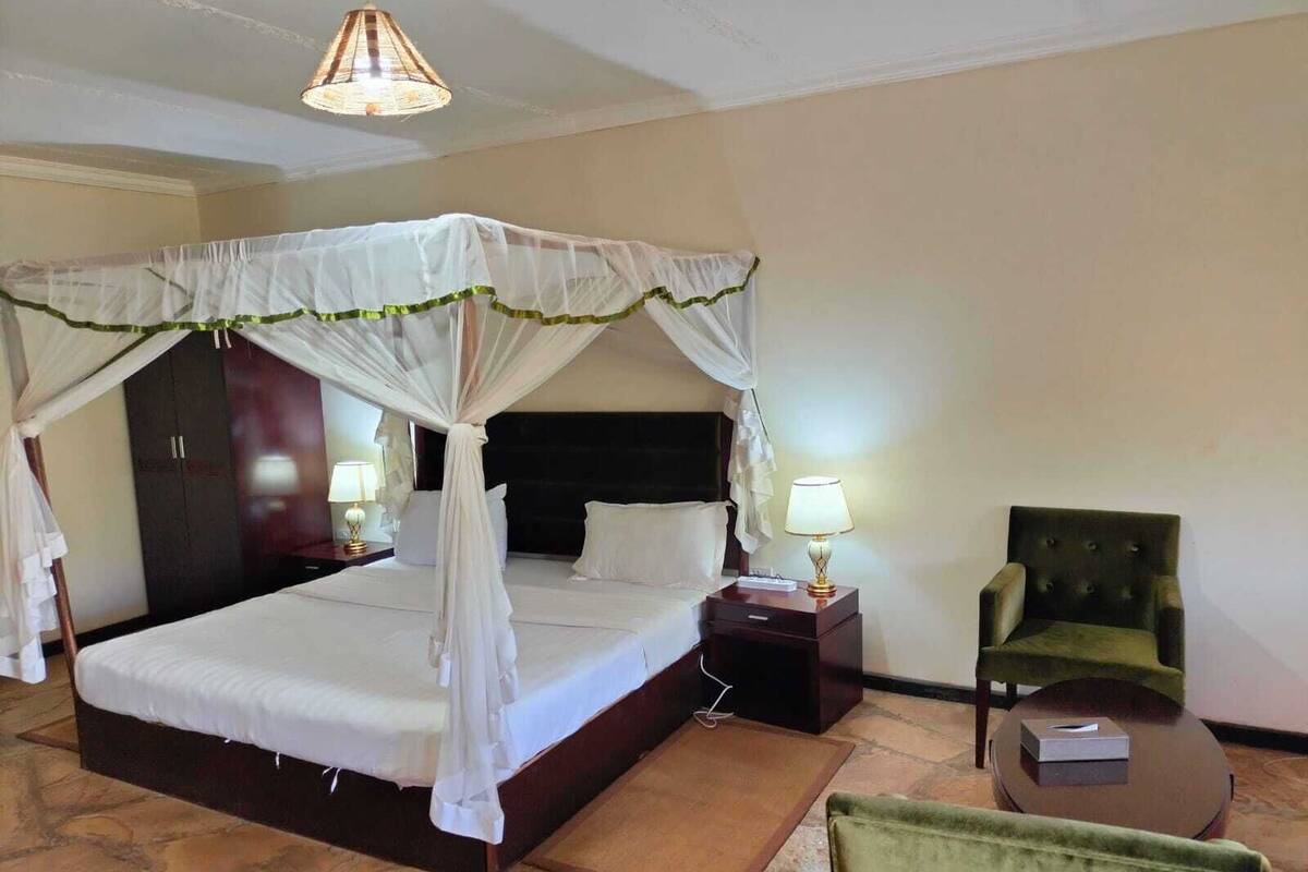 Ropa de cama de alta calidad, camas con pillow-top y minibar