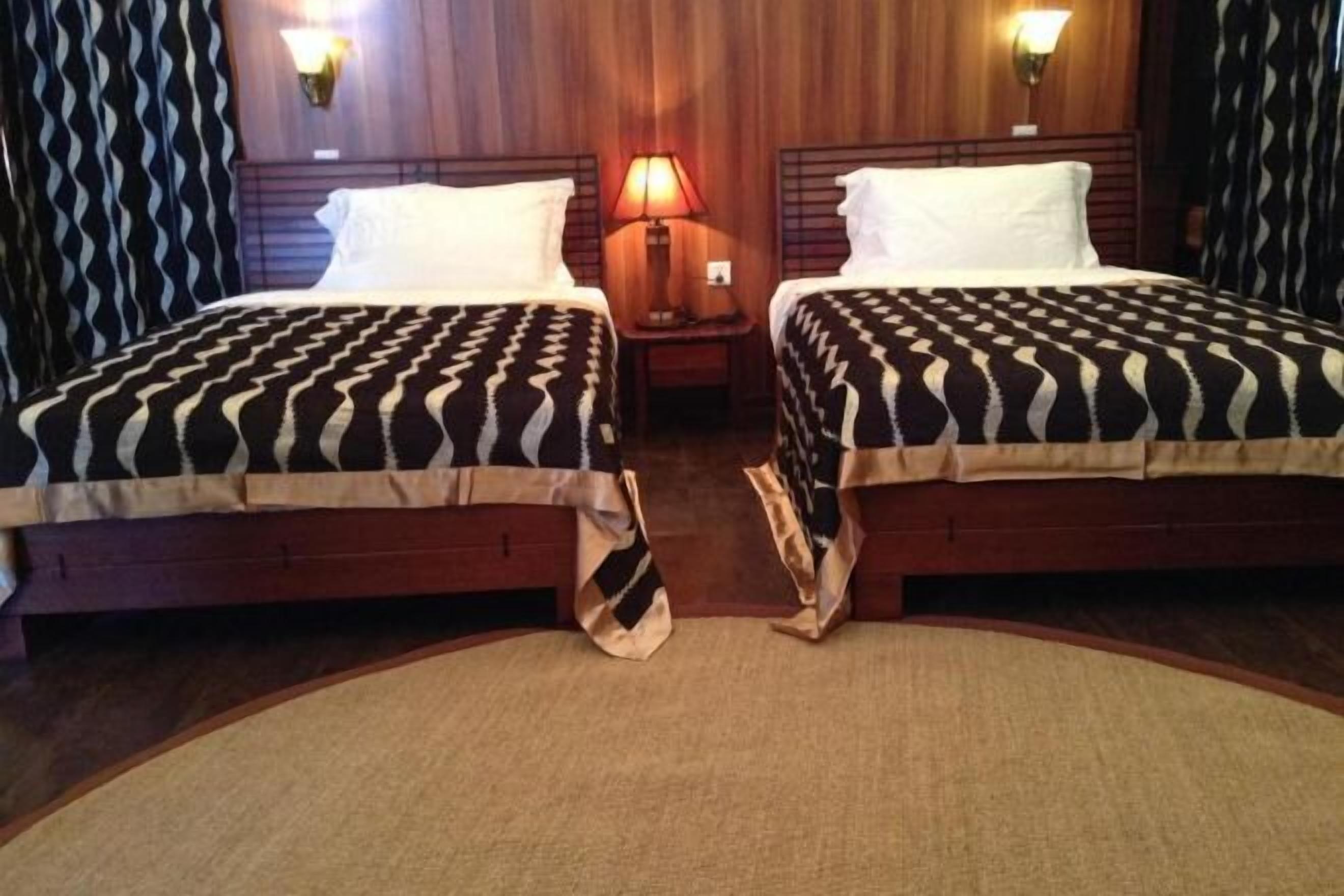 Ropa de cama de alta calidad, camas con pillow-top y minibar 