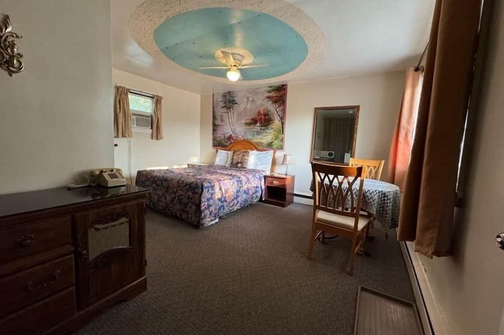 Holiday Motel