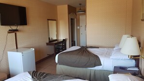 Room, 2 Double Beds | Iron/ironing board, rollaway beds, free WiFi, bed sheets - Chomedey Inn (Laval)