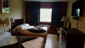 Room, 2 Double Beds | Iron/ironing board, rollaway beds, free WiFi, bed sheets - Chomedey Inn (Laval)