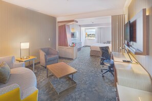Suite, 1 llit de matrimoni gran i sofà llit | Sala d'estar | Televisor LED de 32 polzades amb canals per cable i televisor 