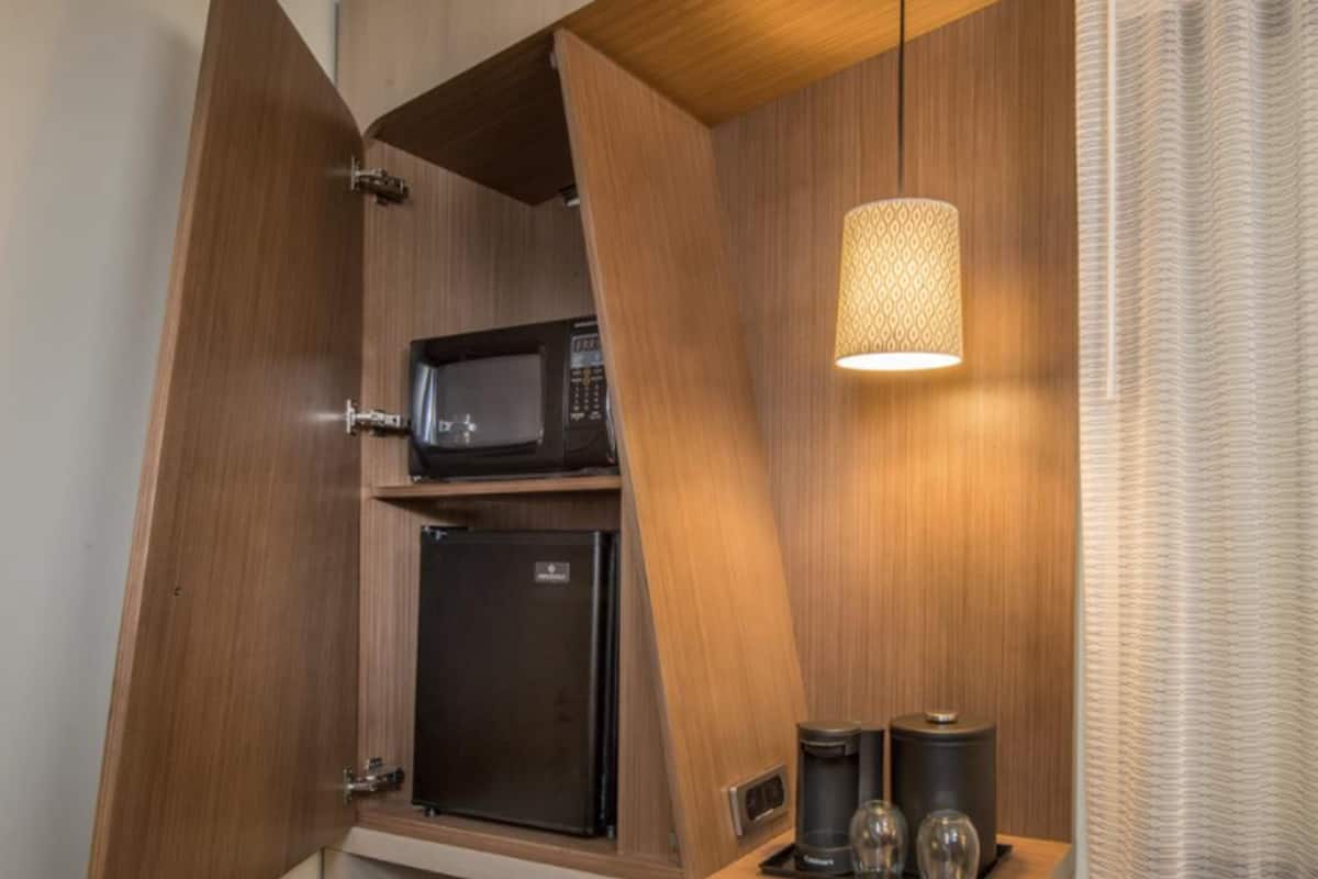 minibar, desk, iron/ironing board, free wifi