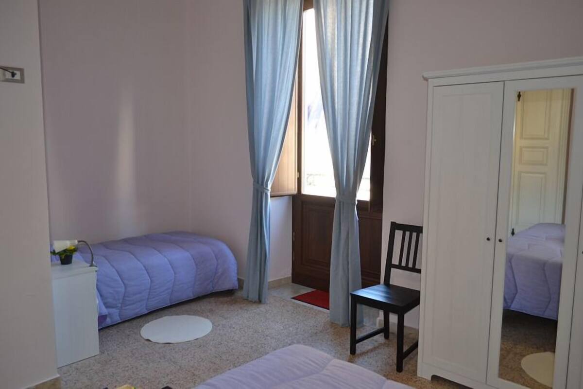 Cots/infant beds, free WiFi