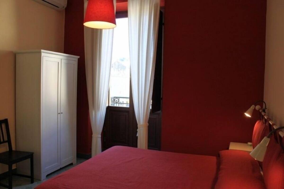 Cots/infant beds, free WiFi