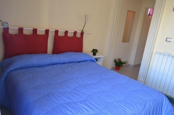 Cots/infant beds, free WiFi