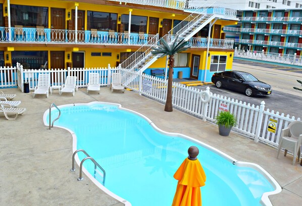 Vista frontal de la propiedad