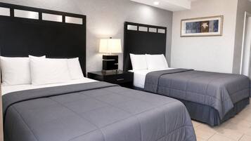 Deluxe-Zimmer, 2 Queen-Betten | Schallisolierte Zimmer, kostenloses WLAN, Bettwäsche