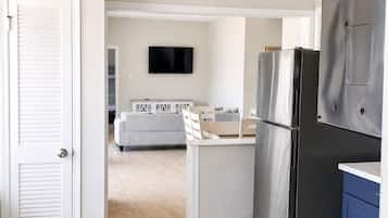 Appartement Penthouse | Aire de séjour | Téléviseur à écran plat de 37 po avec télévision par câble, téléviseur