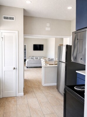 Penthouse | Living area | 37-inch flat-screen TV with cable channels, TV