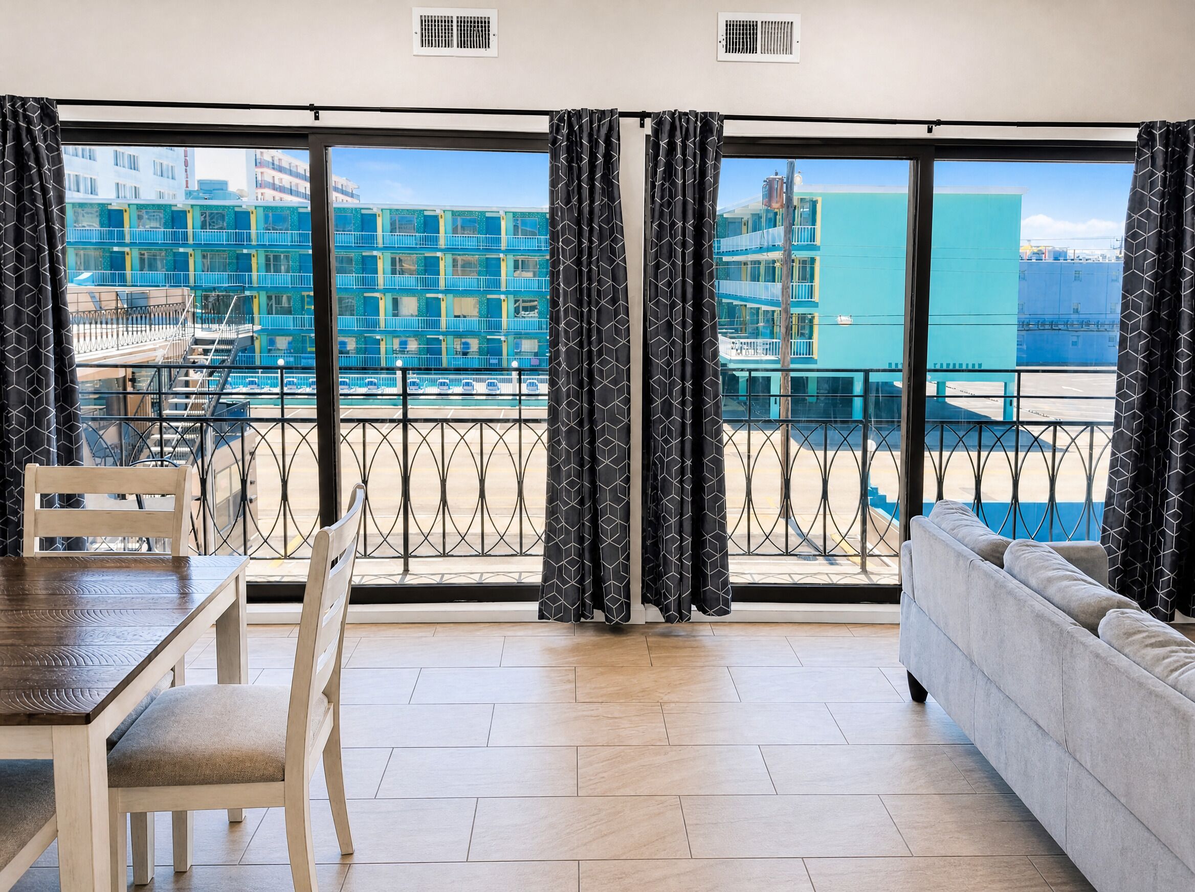 Penthouse | Wohnbereich | 37-Zoll-Flachbildfernseher mit Kabelempfang, Fernseher