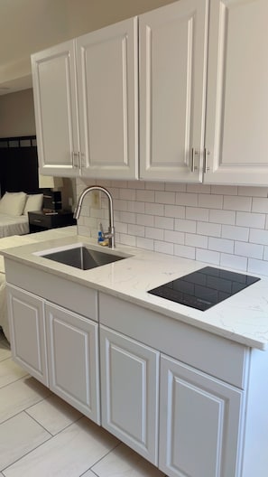 Family Suite, 1 Bedroom, Kitchen (3rd Floor) | Private kitchen