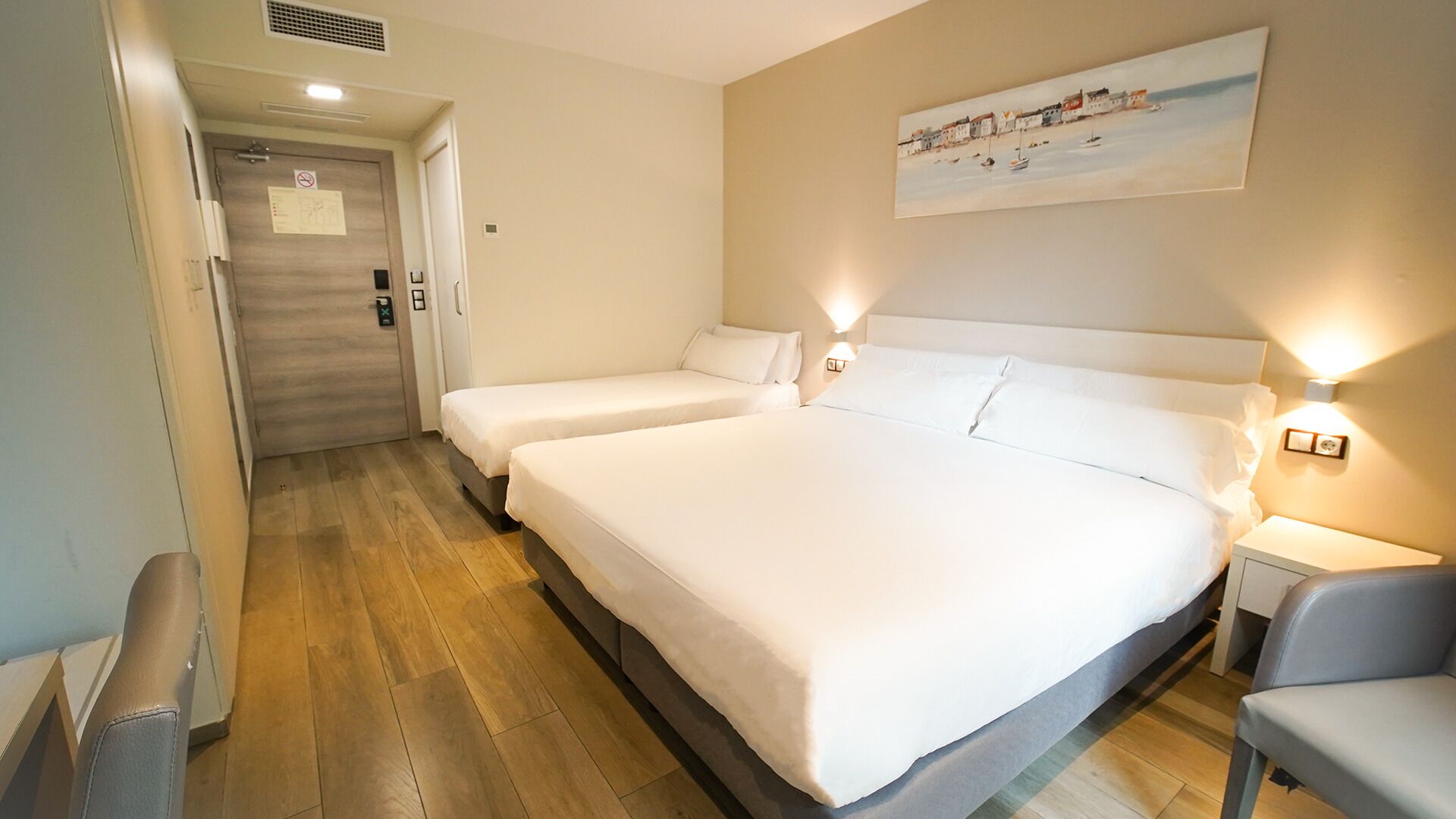 Tremannsrom (2 adultos + 1 niño) | Bad | Dusj, toalettartikler (inkludert), hårføner og håndklær