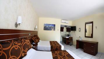 مكواة/لوح كي وأسرّة مجانية قابلة للطي وواي فاي مجانًا