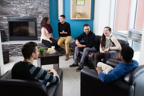 Lobby sitting area - University of Winnipeg Downtown Hostel (Winnipeg)