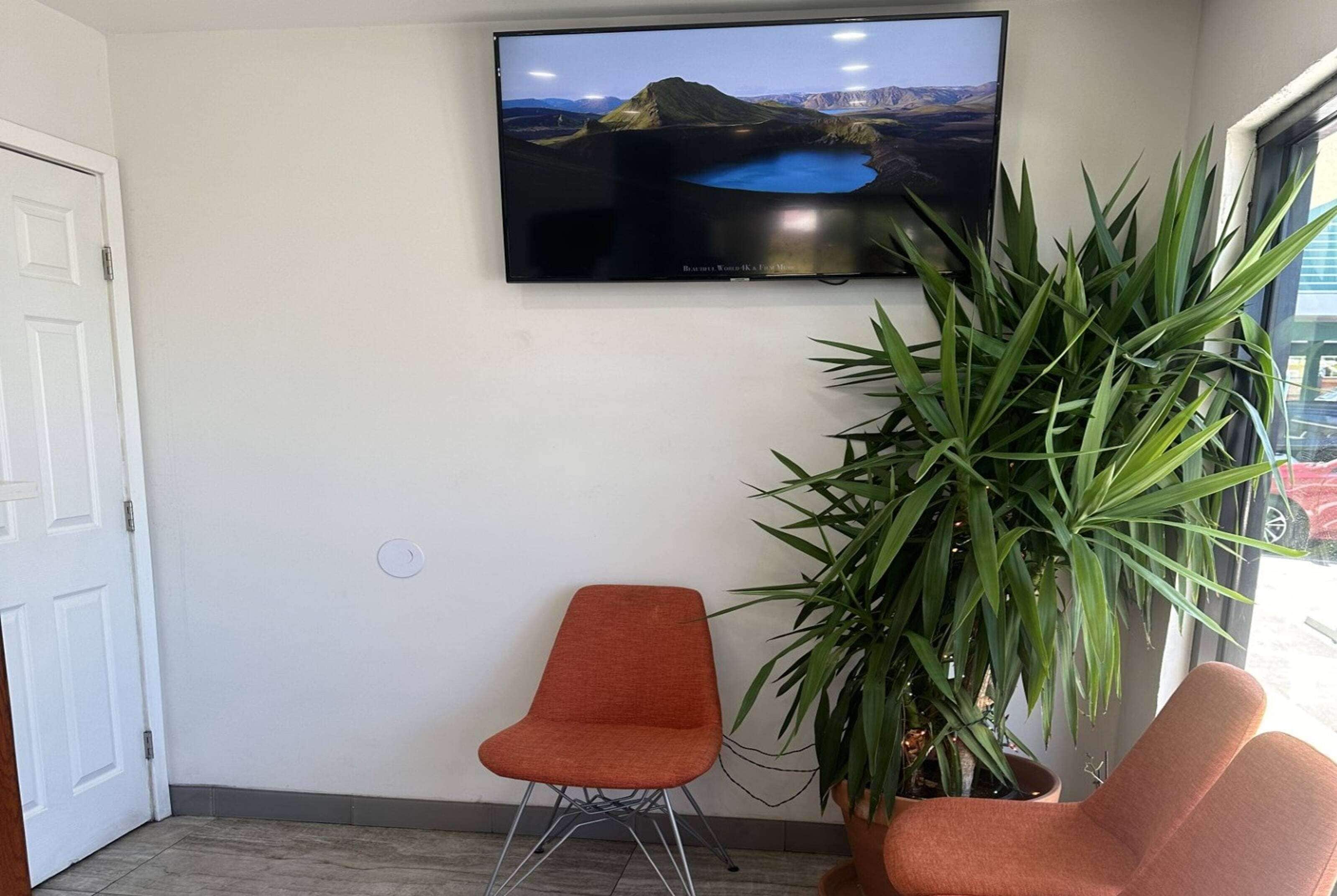 Photo - Super 8 by Wyndham Oceanside Downtown