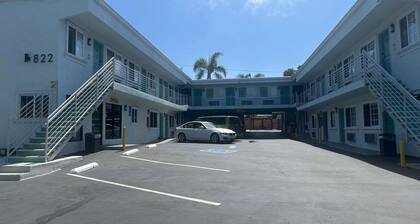Super 8 by Wyndham Oceanside Downtown