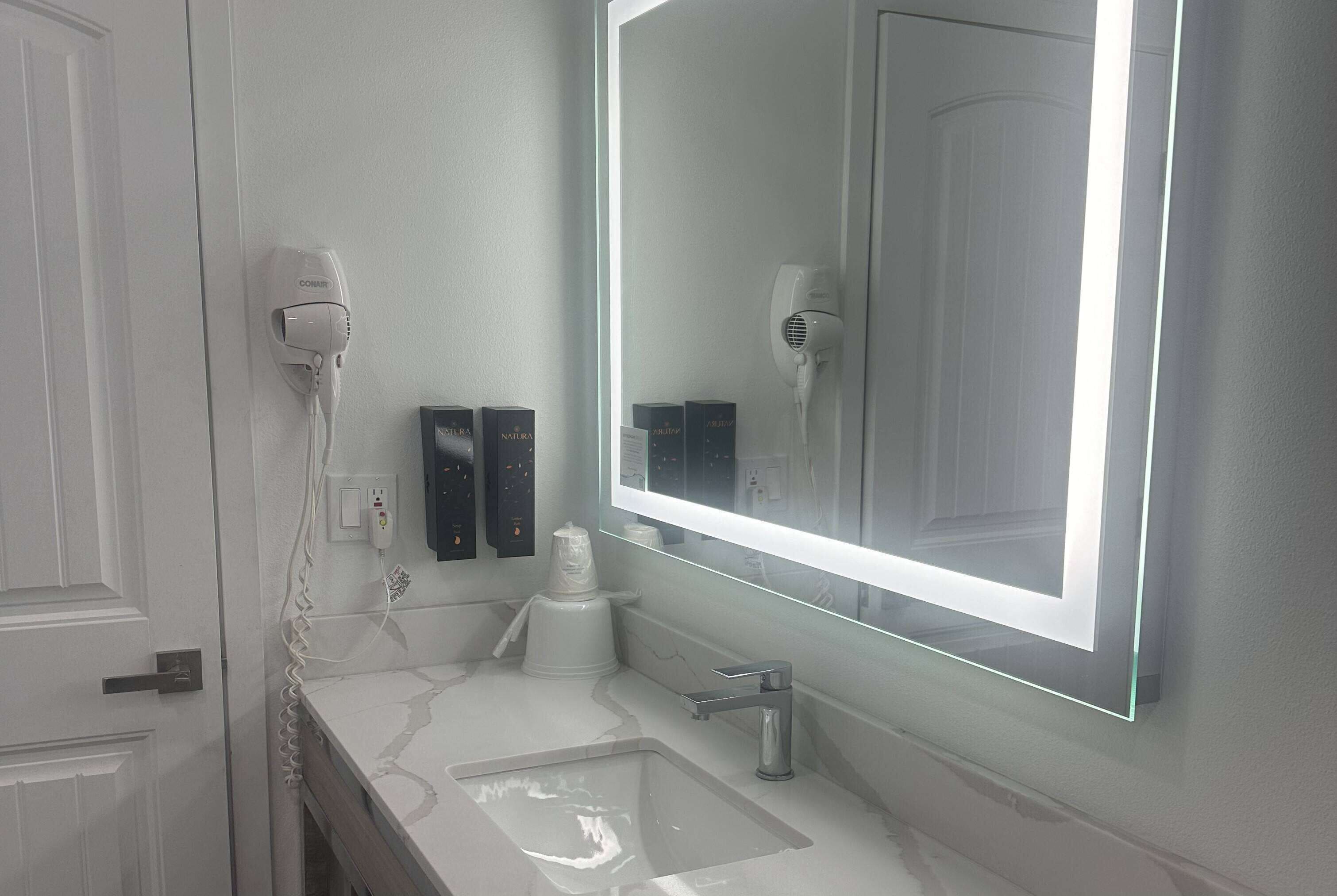 Foto - Super 8 by Wyndham Oceanside Downtown