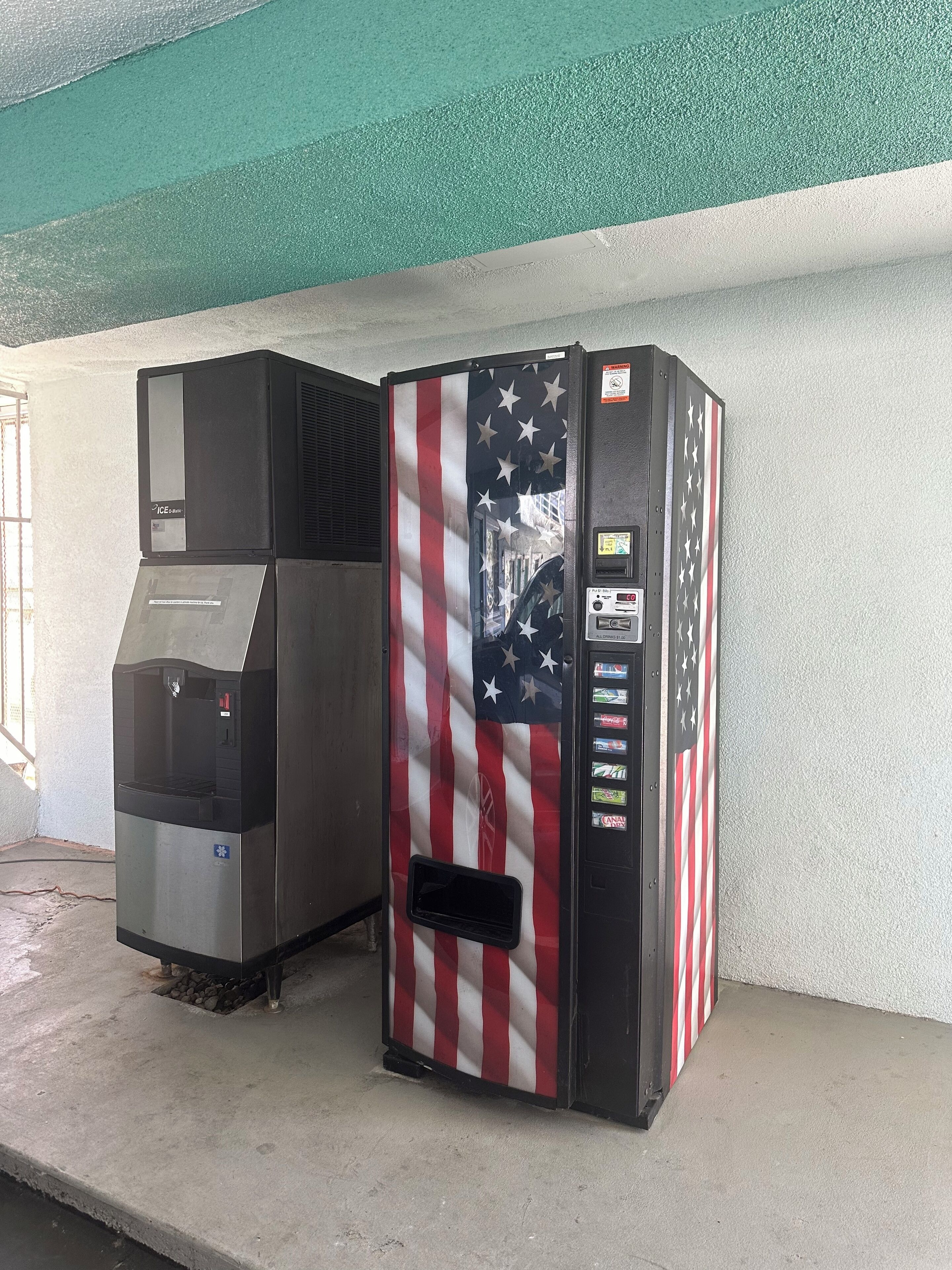 Photo - Super 8 by Wyndham Oceanside Downtown