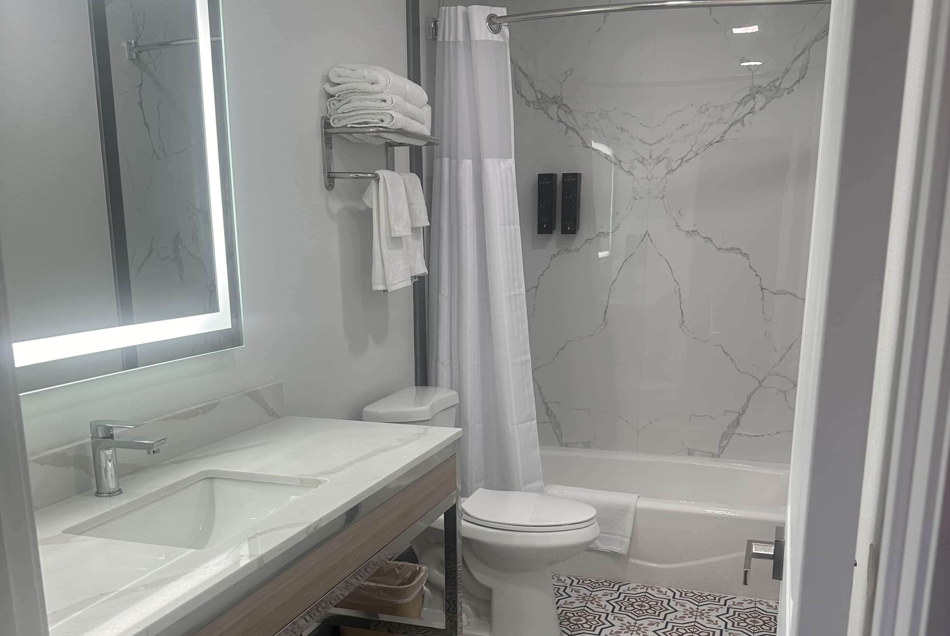 Foto - Super 8 by Wyndham Oceanside Downtown