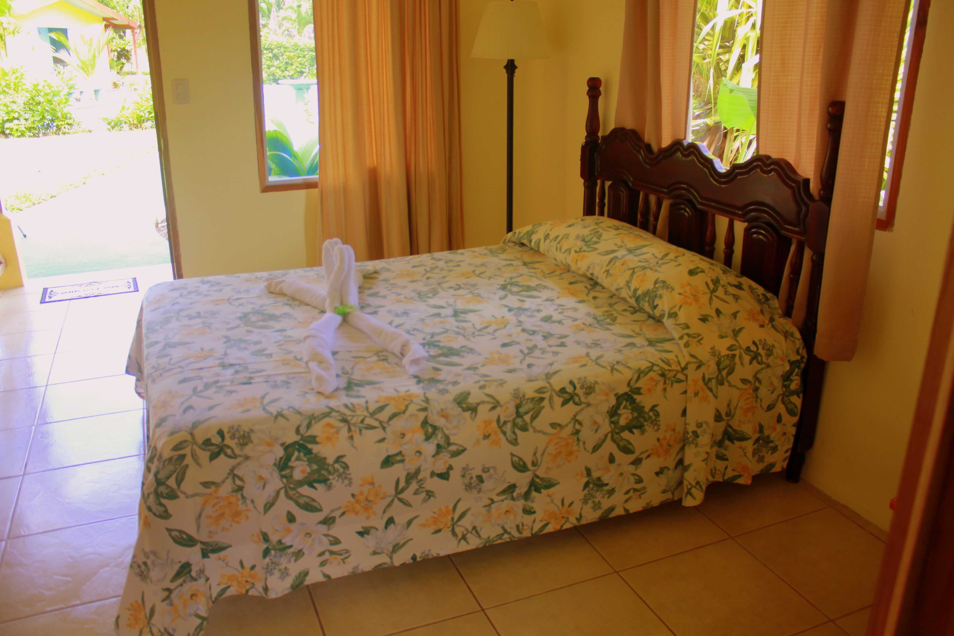 Habitación estándar, 1 cama matrimonial | Caja de seguridad en la habitación y escritorio 