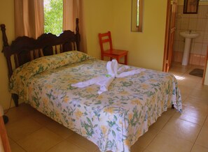 In-room safe, desk, laptop workspace, bed sheets - Loma Real Hotel and Hot Springs (La Fortuna)
