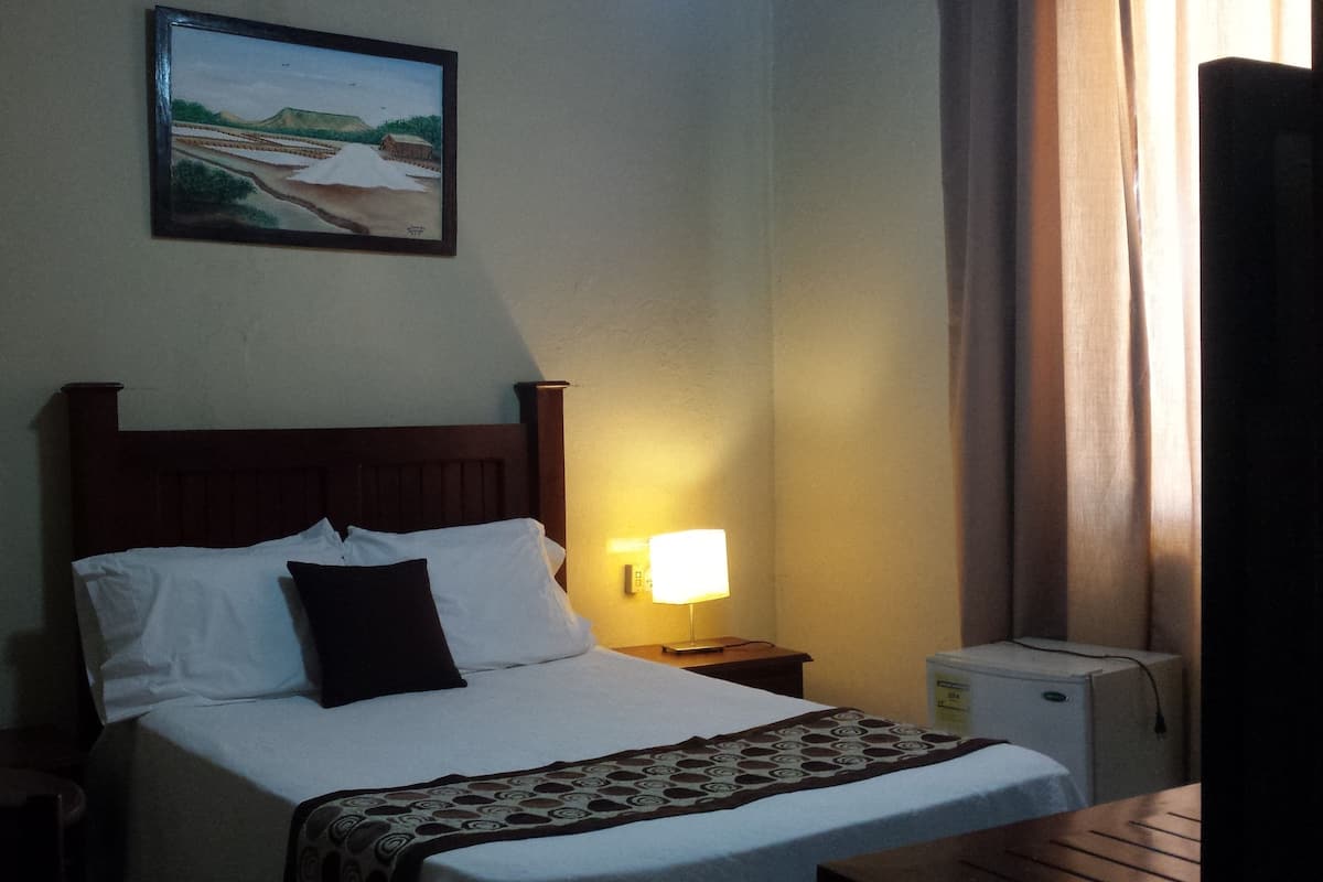Single Room | 2 bedrooms, Egyptian cotton sheets, premium bedding, in-room safe