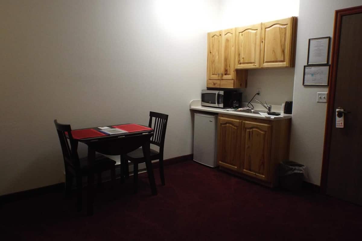 fridge, microwave, coffee/tea maker