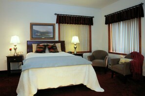 Matelas mémoire de forme, rideaux occultants, fer et planche à repasser