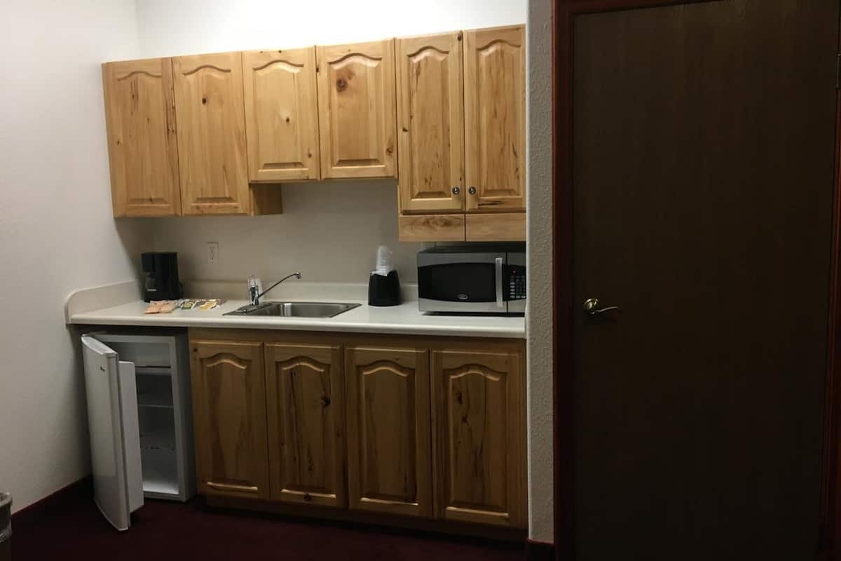 fridge, microwave, coffee/tea maker