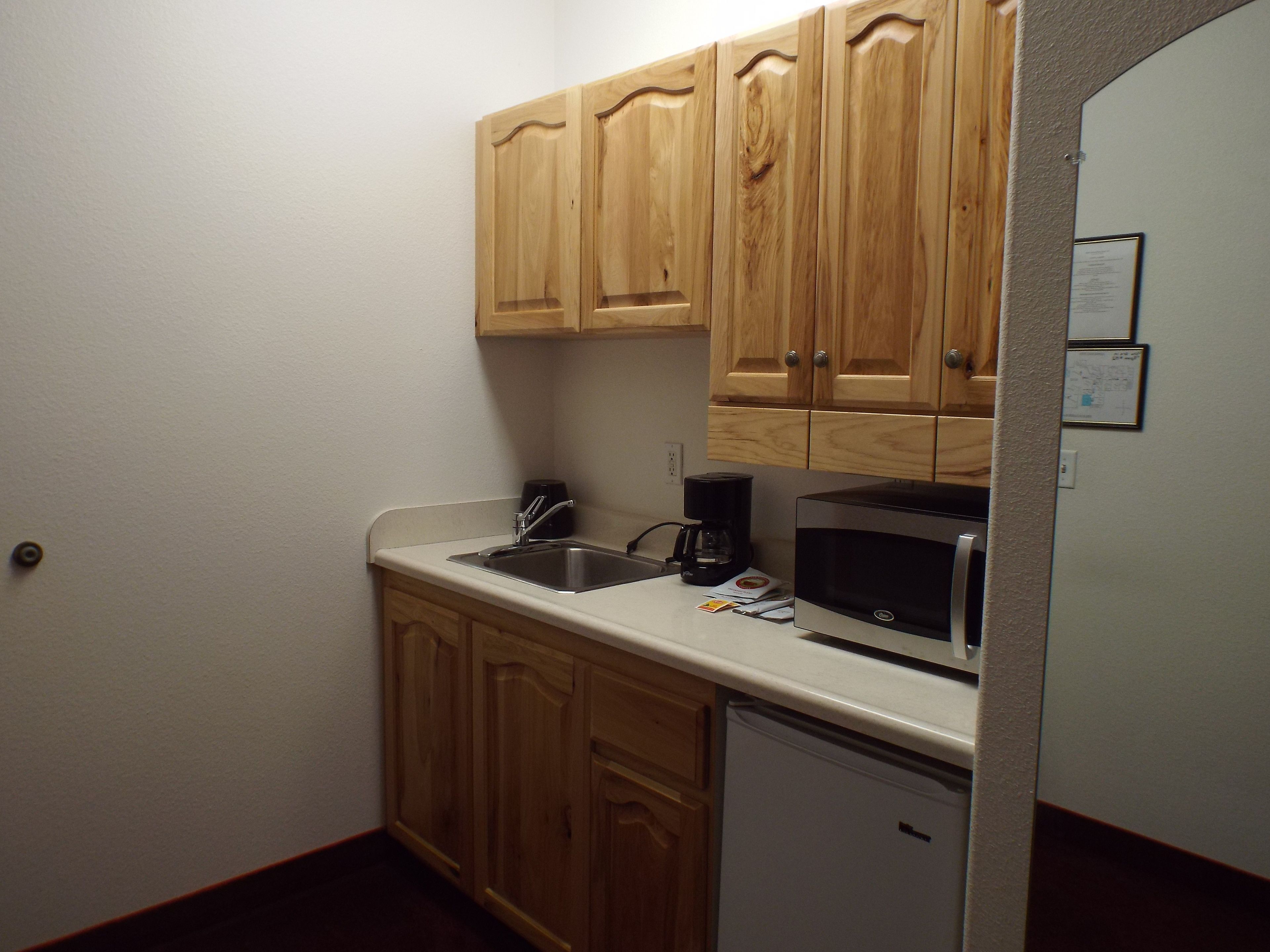standard single room, 1 bedroom | private kitchenette | fridge, microwave, coffee/tea maker
