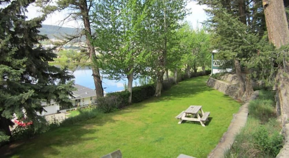 Lakeside Motel by null