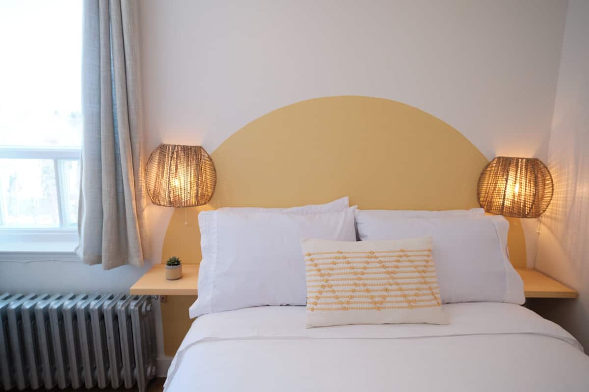 Economy Double Room, 1 Double Bed, Shared Bathroom 305 | 1 slaapkamer, Italiaanse Frette-lakens, luxe beddengoed