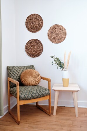 Private room with view, bathroom and queen bed 304 | Frette Italian sheets, premium bedding, down duvets, memory-foam beds - Auberge du Dimanche (Riviere Eternite)